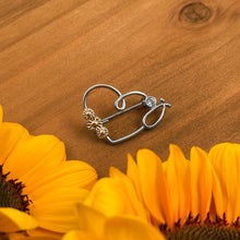 Load image into Gallery viewer, Cute Sunflower Heart Pin
